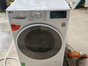 Máy giặt LG cửa ngang 10kg màu trắng